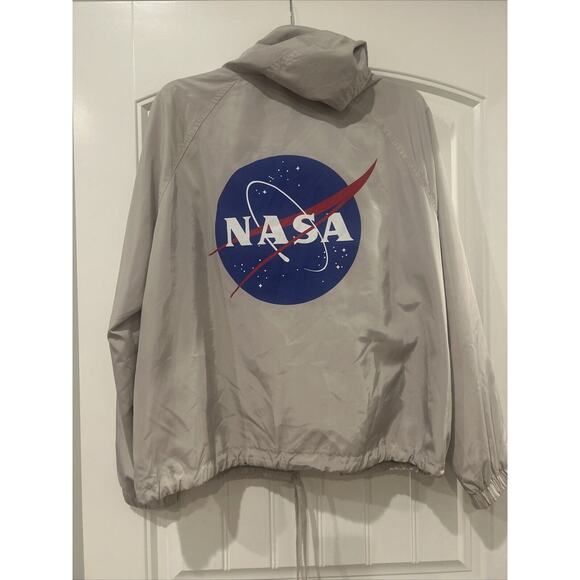 NWOT H&M Divided Beige NASA Windbreaker With Hood & Snap Front Women's Sz Large - Picture 4 of 5